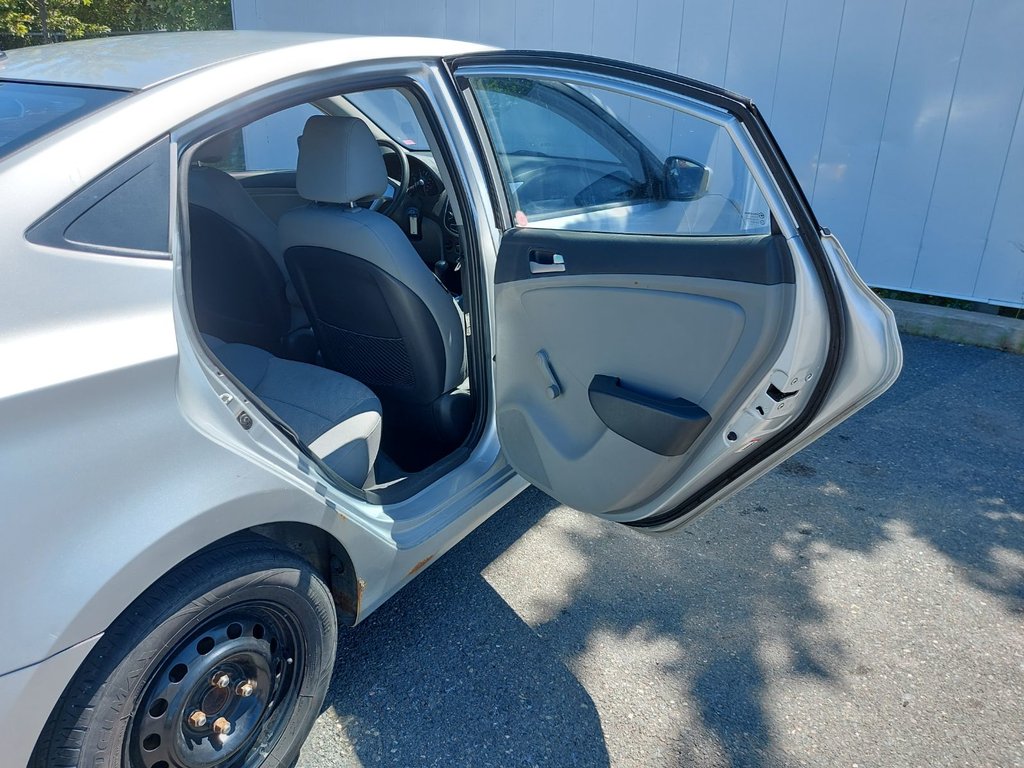 2013 Hyundai Accent in Antigonish, Nova Scotia - 44 - w1024h768px