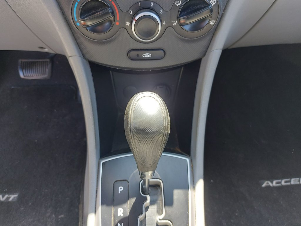 2013 Hyundai Accent in Antigonish, Nova Scotia - 19 - w1024h768px