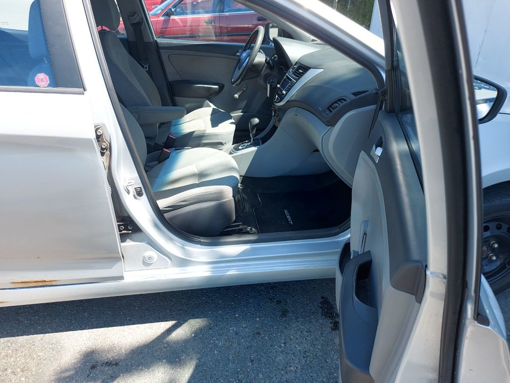 2013 Hyundai Accent in Antigonish, Nova Scotia - 51 - w1024h768px