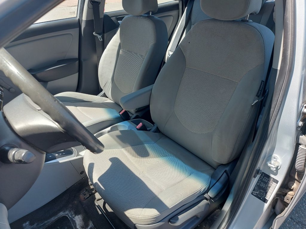 2013 Hyundai Accent in Antigonish, Nova Scotia - 34 - w1024h768px