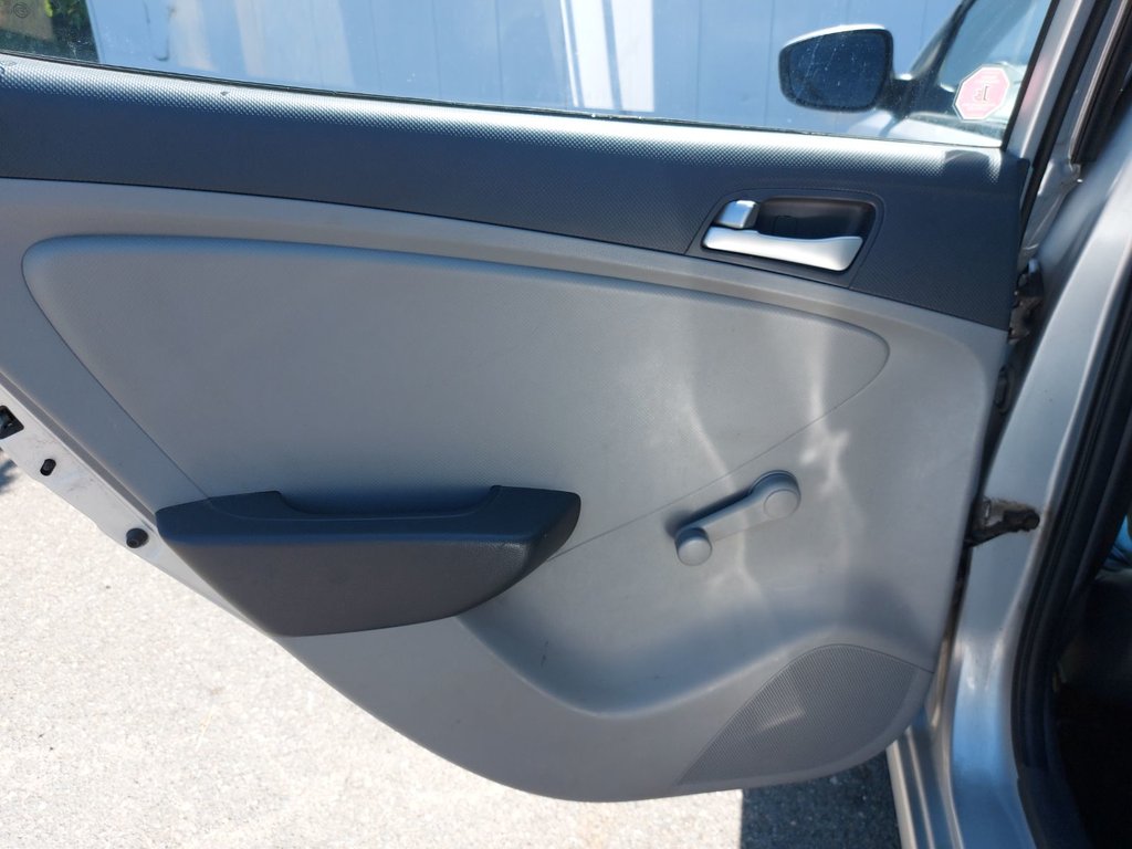 2013 Hyundai Accent in Antigonish, Nova Scotia - 43 - w1024h768px