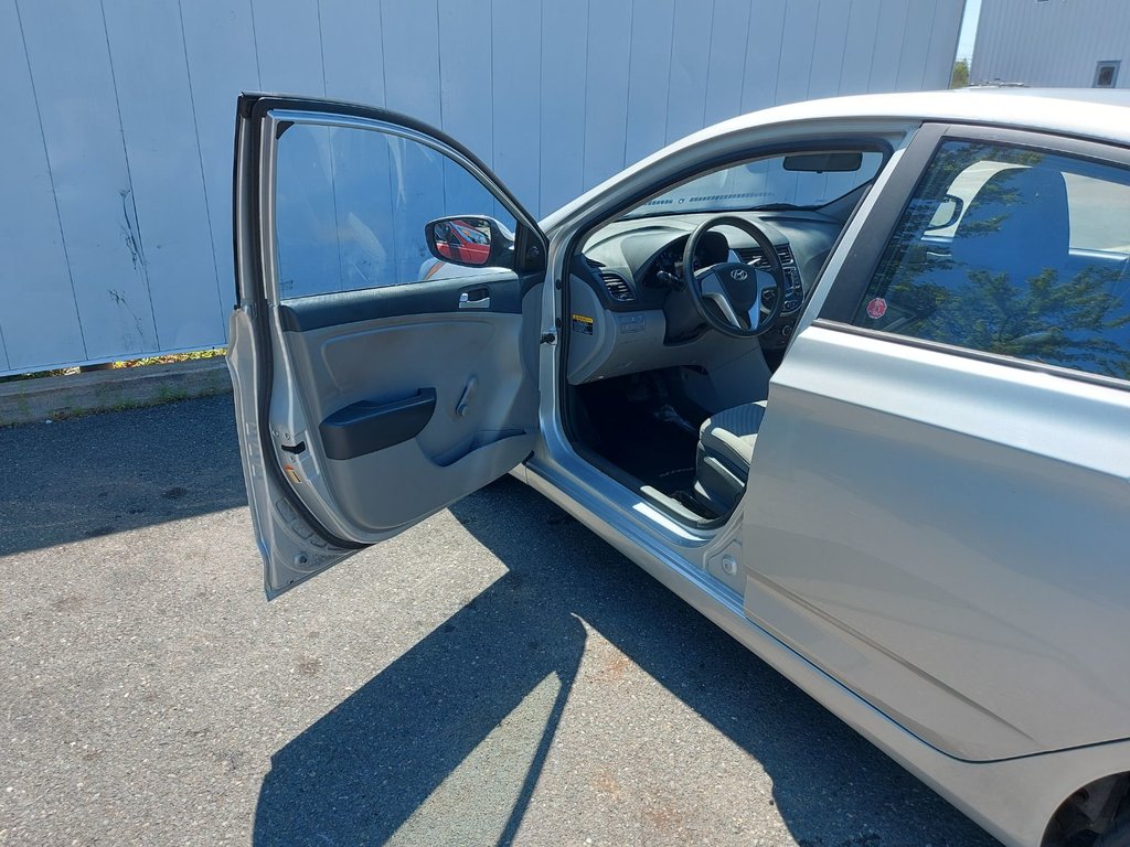 2013 Hyundai Accent in Antigonish, Nova Scotia - 31 - w1024h768px