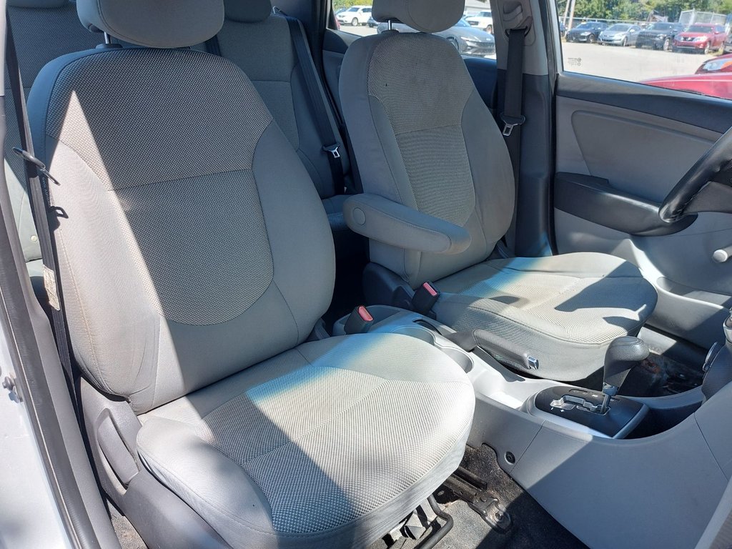 2013 Hyundai Accent in Antigonish, Nova Scotia - 52 - w1024h768px