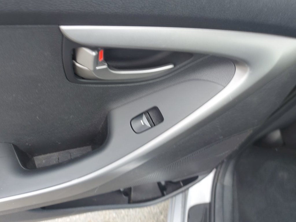 2016 Hyundai Elantra in Antigonish, Nova Scotia - 40 - w1024h768px