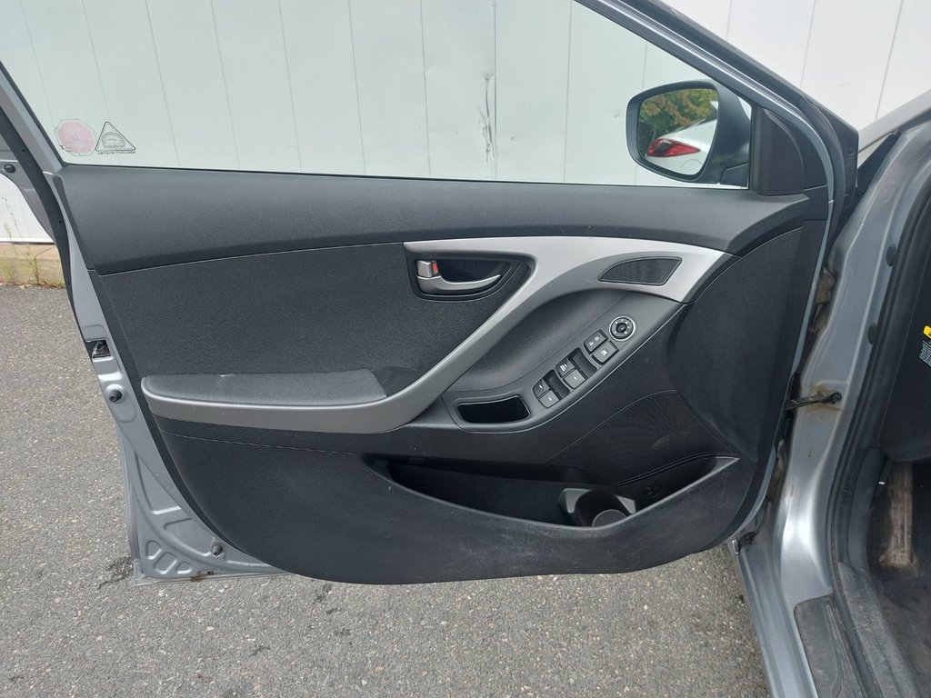 2016 Hyundai Elantra in Antigonish, Nova Scotia - 35 - w1024h768px