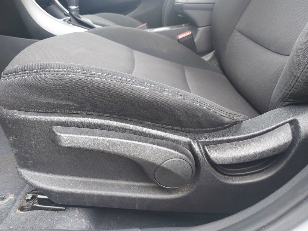 2016 Hyundai Elantra in Antigonish, Nova Scotia - 36 - w1024h768px
