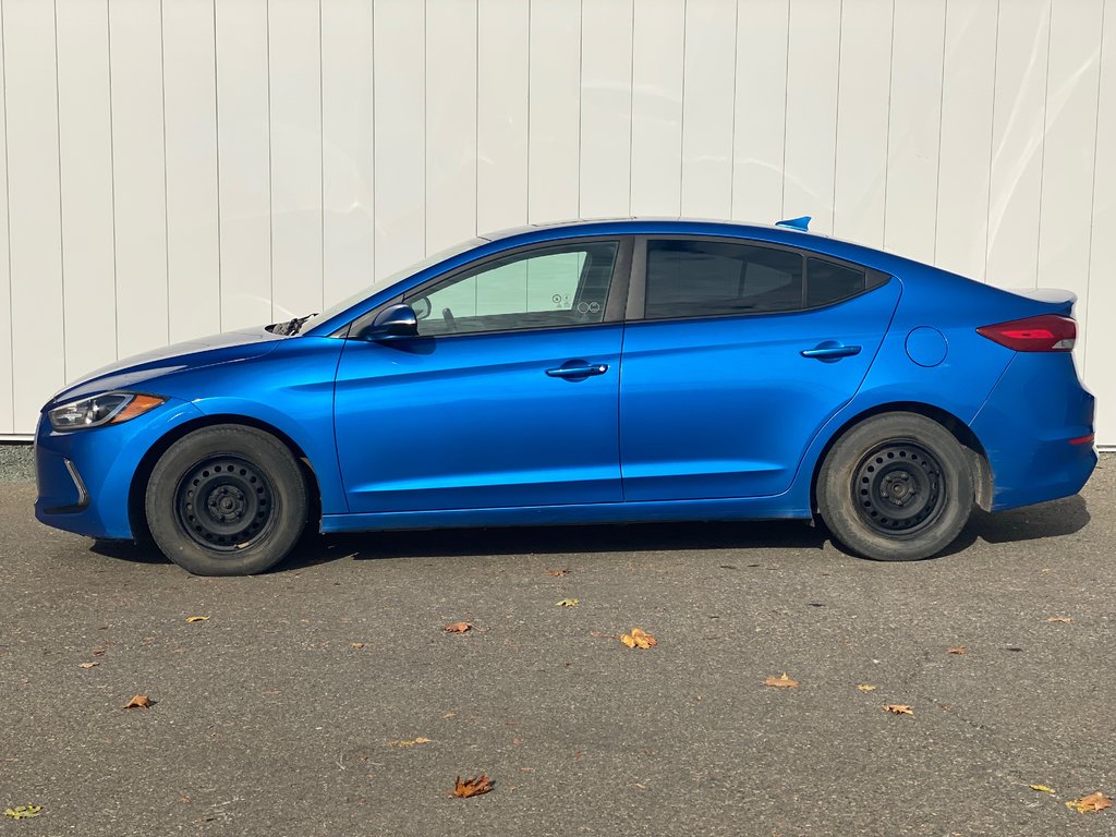 2017  Elantra GLS | SunRoof | Cam | USB | HtdSeats | Bluetooth in Saint John, New Brunswick - 4 - w1024h768px