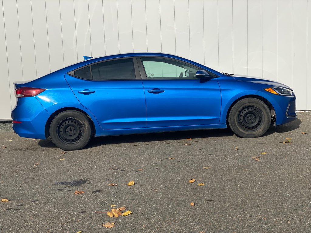 2017  Elantra GLS | SunRoof | Cam | USB | HtdSeats | Bluetooth in Saint John, New Brunswick - 8 - w1024h768px