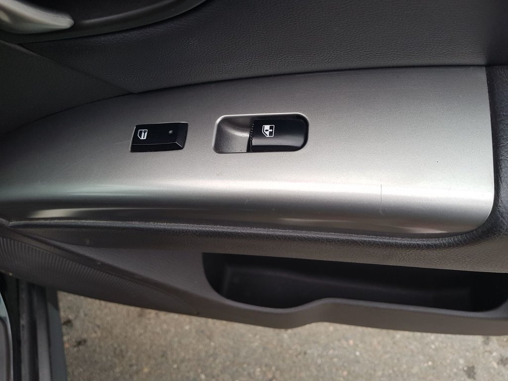 2010 Hyundai Santa Fe in Antigonish, Nova Scotia - 44 - w1024h768px