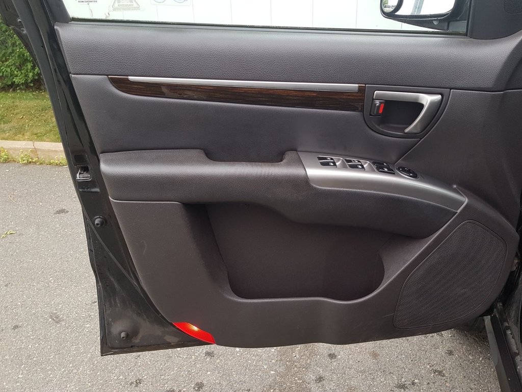 2010 Hyundai Santa Fe in Antigonish, Nova Scotia - 24 - w1024h768px
