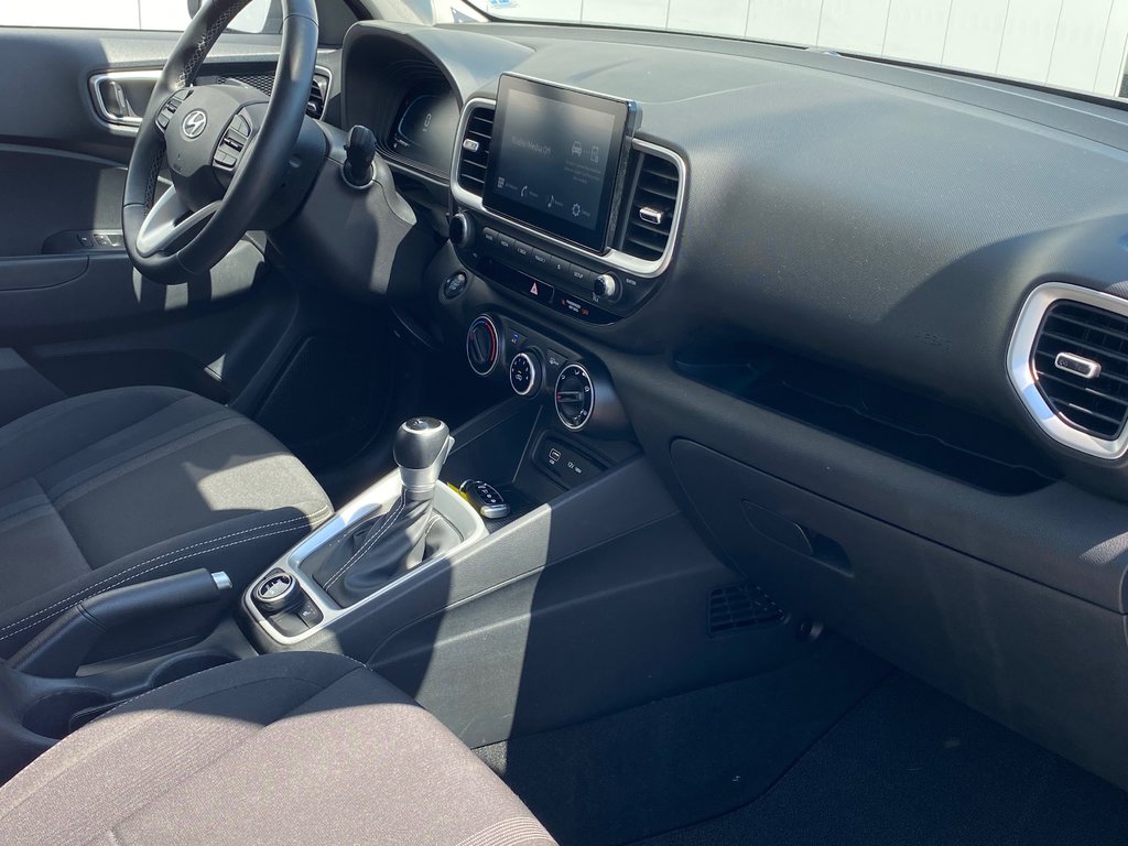 Hyundai Venue Preferred | Cam | USB | HtdSeat | Warranty to 2028 2023 à Saint John, Nouveau-Brunswick - 28 - w1024h768px
