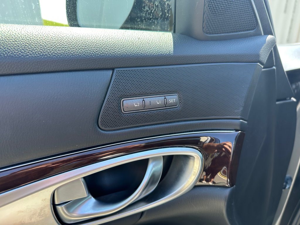 Infiniti Q70 Premium | Leather | MoonRoof | Nav | Cam | USB 2017 à Saint John, Nouveau-Brunswick - 12 - w1024h768px