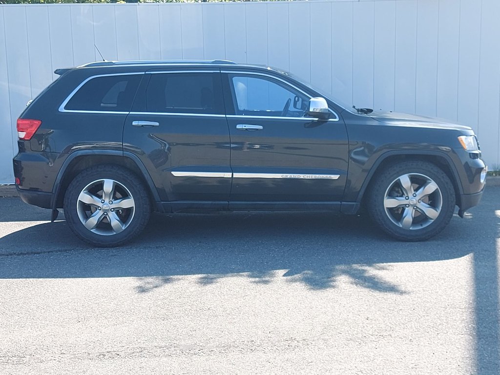 2011 Jeep Grand Cherokee Laredo | Leather | Roof | Keyless | Bluetooth in Saint John, New Brunswick - 2 - w1024h768px