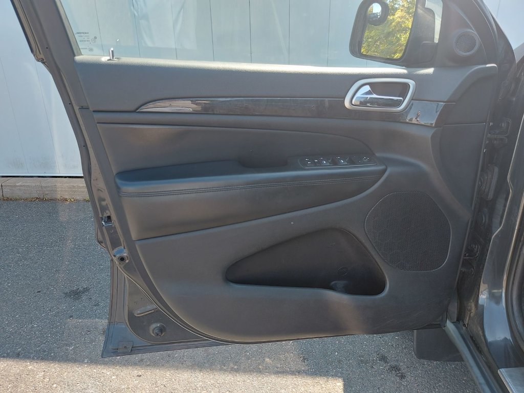 2011 Jeep Grand Cherokee Laredo | Leather | Roof | Keyless | Bluetooth in Saint John, New Brunswick - 36 - w1024h768px