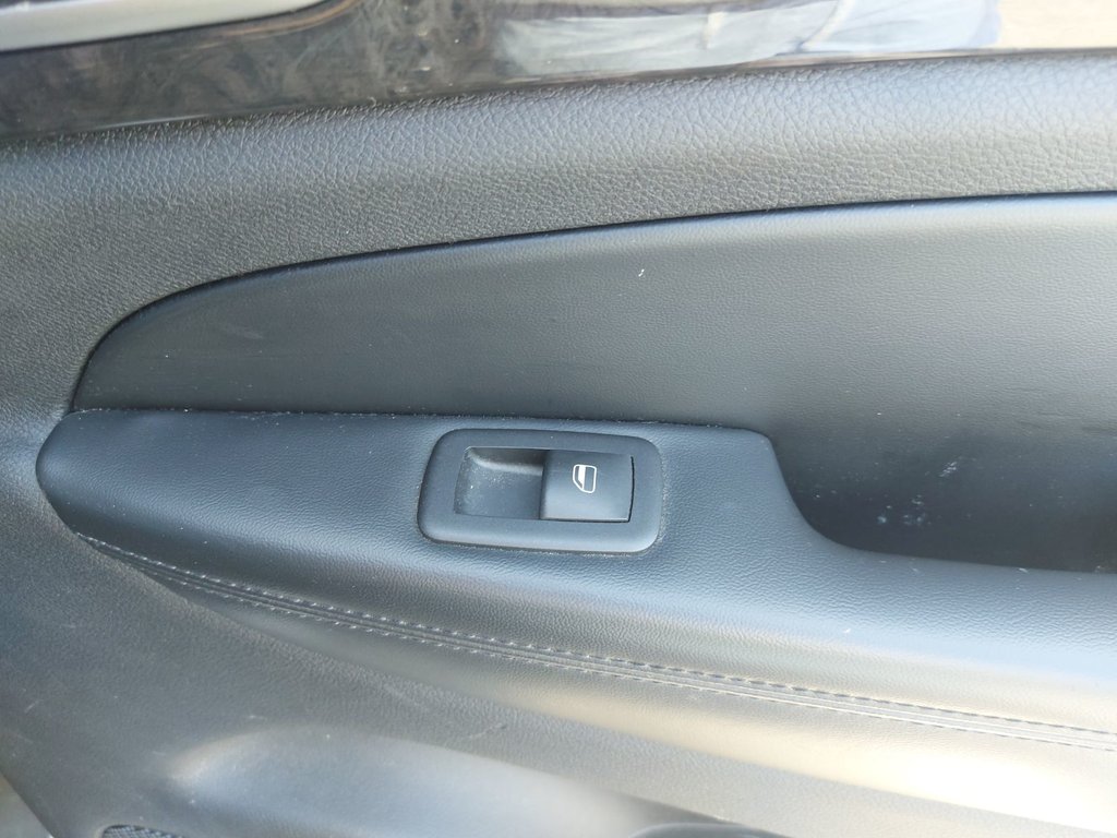 2011 Jeep Grand Cherokee Laredo | Leather | Roof | Keyless | Bluetooth in Saint John, New Brunswick - 48 - w1024h768px