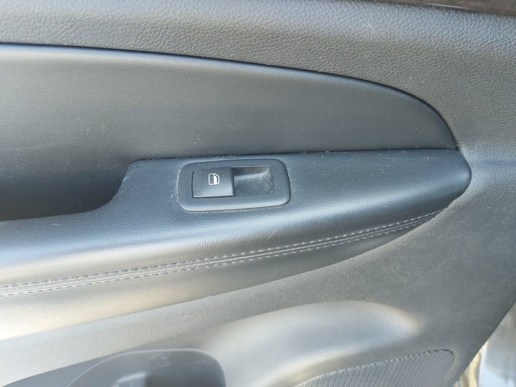 2011 Jeep Grand Cherokee Laredo | Leather | Roof | Keyless | Bluetooth in Saint John, New Brunswick - 42 - w1024h768px