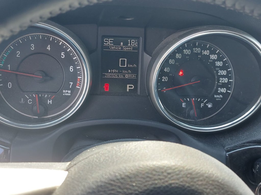 2011 Jeep Grand Cherokee Laredo | Leather | Roof | Keyless | Bluetooth in Saint John, New Brunswick - 11 - w1024h768px