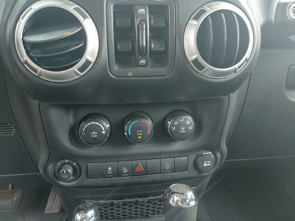 2013 Jeep Wrangler Unlimited in Antigonish, Nova Scotia - 18 - w1024h768px