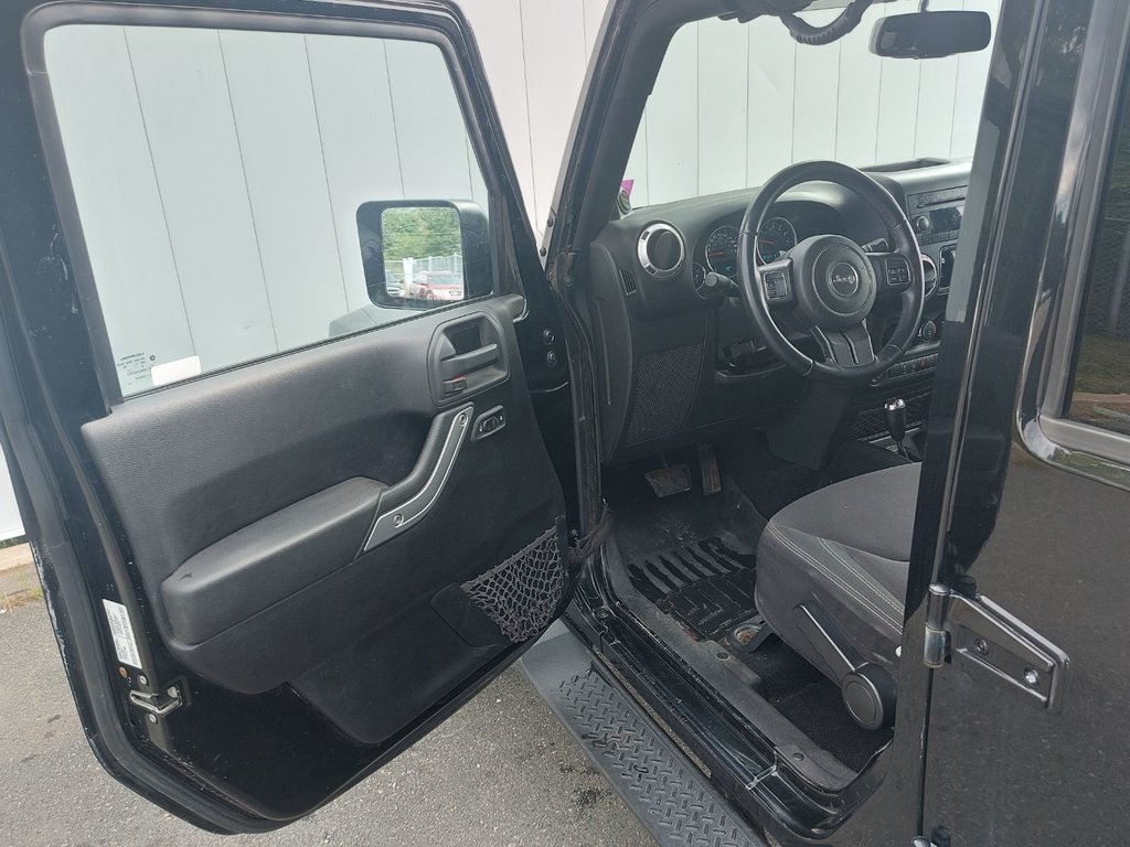 2013 Jeep Wrangler Unlimited in Antigonish, Nova Scotia - 35 - w1024h768px