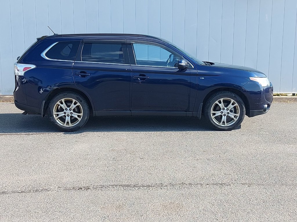 2014 Mitsubishi Outlander in Antigonish, Nova Scotia - 2 - w1024h768px