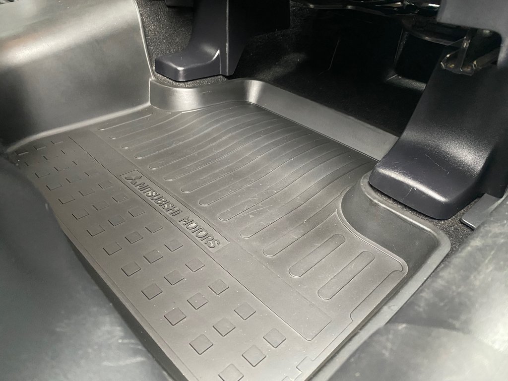 2018 Mitsubishi RVR SE | Cam | USB | HtdSeats | Warranty to 2028 in Saint John, New Brunswick - 43 - w1024h768px