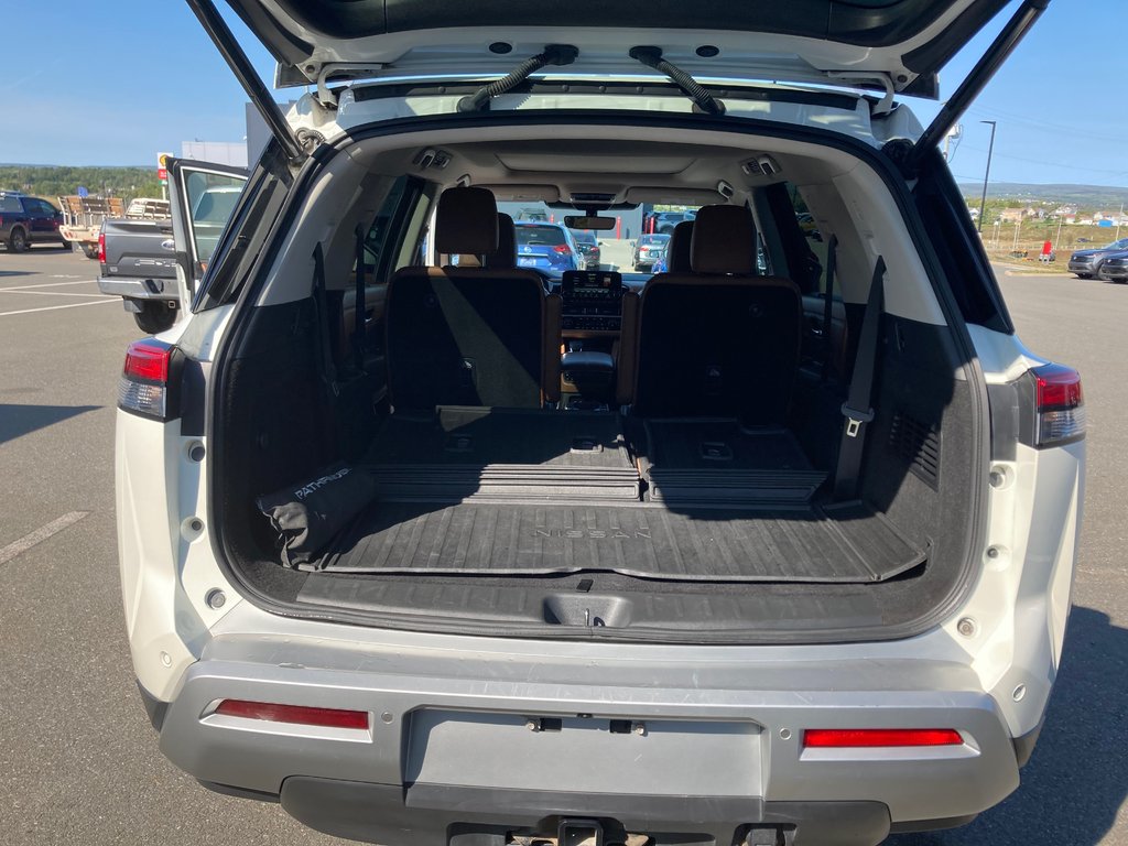 2024 Nissan Pathfinder PLATINUM | Leather | MoonRoof | Warranty to 2028 in Saint John, New Brunswick - 42 - w1024h768px