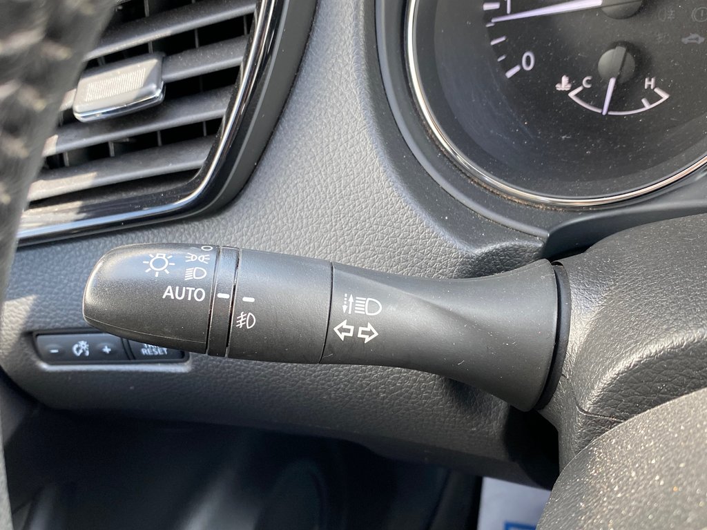 2017 Nissan Qashqai SV | SunRoof | Cam | USB | HtdSeats | Bluetooth in Saint John, New Brunswick - 16 - w1024h768px