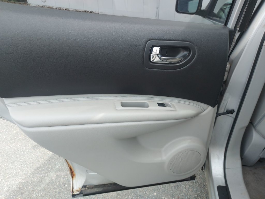 2012 Nissan Rogue in Antigonish, Nova Scotia - 38 - w1024h768px