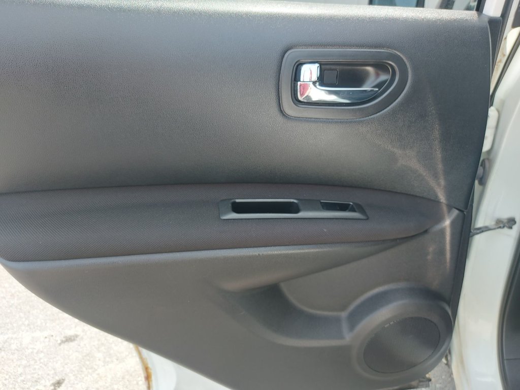 2013 Nissan Rogue SV | SunRoof | Cam |  HtdSeats | Bluetooth in Saint John, New Brunswick - 39 - w1024h768px