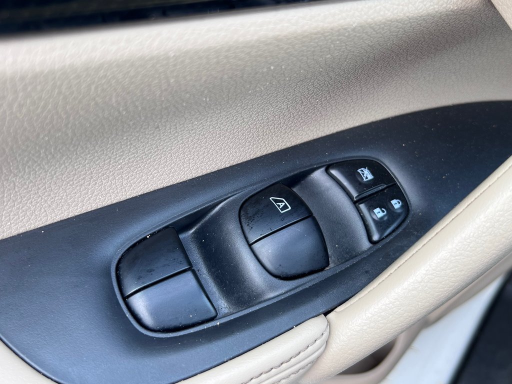 2017 Nissan Rogue SL PLATINUM | Leather | MoonRoof | Cam | Cruise in Saint John, New Brunswick - 14 - w1024h768px
