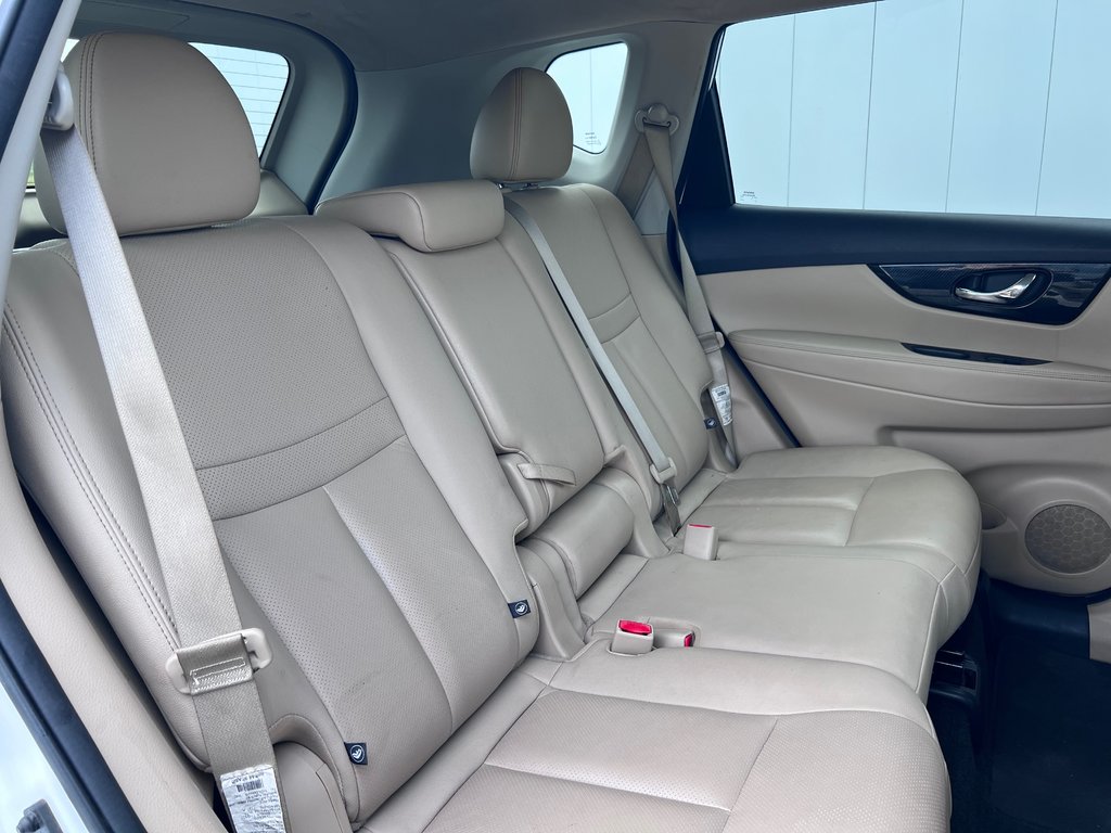 2017 Nissan Rogue SL PLATINUM | Leather | MoonRoof | Cam | Cruise in Saint John, New Brunswick - 37 - w1024h768px
