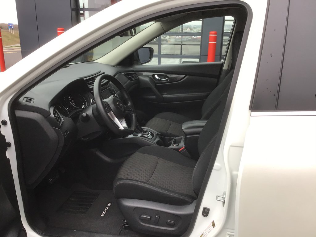 2018 Nissan Rogue SV | AWD | HtdSeats | BackCam |Warranty to 2023 in Saint John, New Brunswick - 9 - w1024h768px