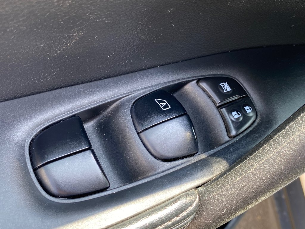 2020 Nissan Rogue SV | Cam | HtdSeats | USB | Keyless | Cruise in Saint John, New Brunswick - 14 - w1024h768px
