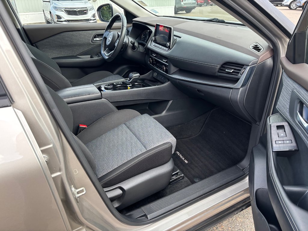 2023  Rogue SV | SunRoof | Cam | HtdSeats | Warranty to 2028 in Saint John, New Brunswick - 15 - w1024h768px