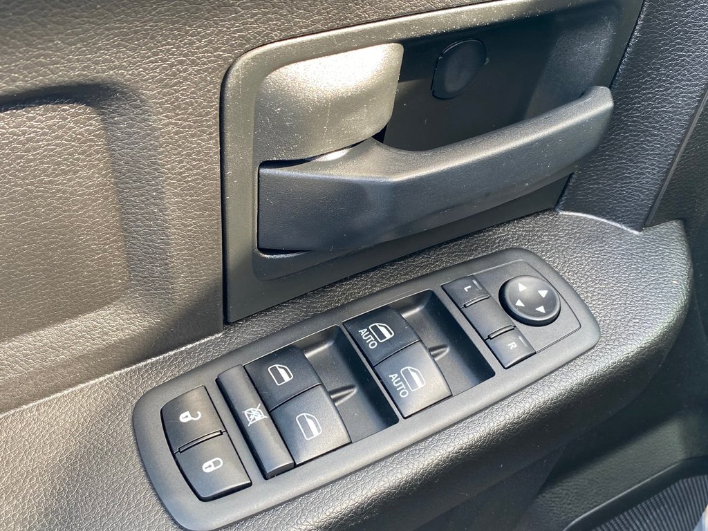 2019 Ram 1500 Classic EXPRESS | Cam | USB | Kelyless | Cruise | in Saint John, New Brunswick - 14 - w1024h768px