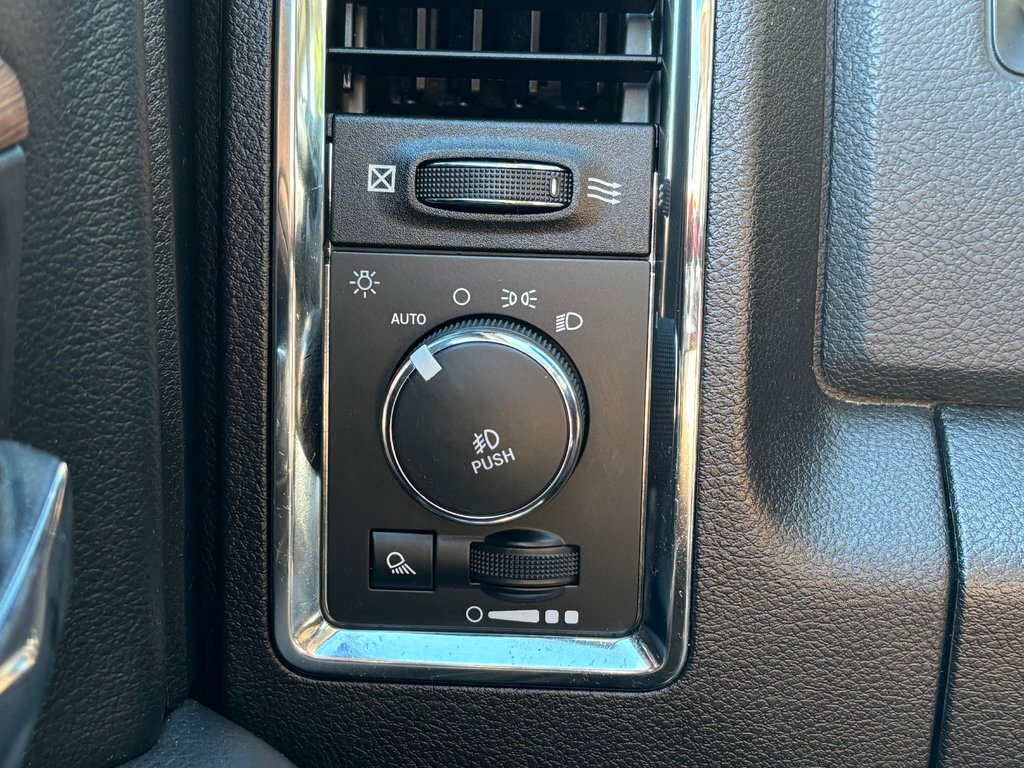 2018  1500 Laramie | Leather | SunRoof | HtdWheel | Cam | USB in Saint John, New Brunswick - 17 - w1024h768px