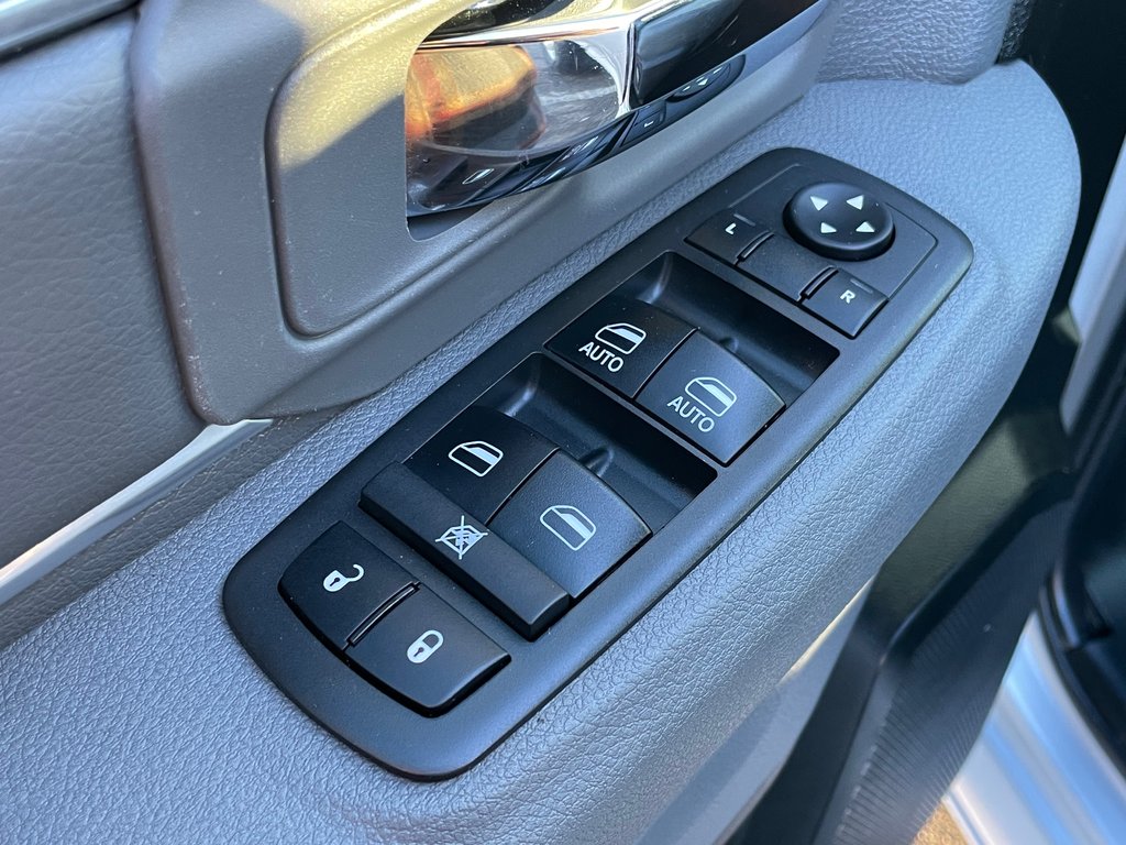 2018 Ram 1500 SLT | Cam | USB | Bluetooth | Keyless | Cruise in Saint John, New Brunswick - 19 - w1024h768px