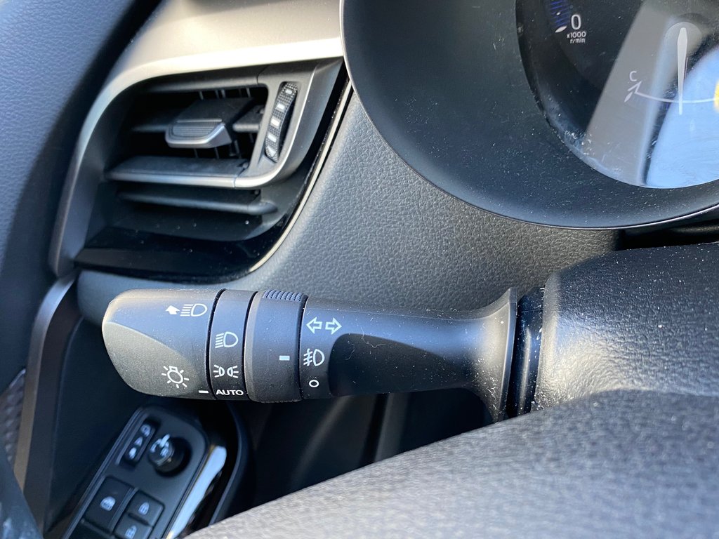 2021 Toyota C-HR XLE PREMIUM | Cam | USB | SafetySense2.5 | HtdMir in Saint John, New Brunswick - 16 - w1024h768px