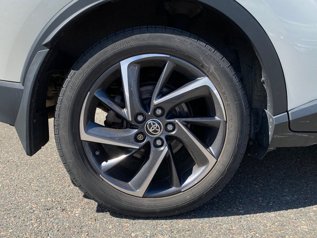2021 Toyota C-HR XLE PREMIUM | Cam | USB | SafetySense2.5 | HtdMir in Saint John, New Brunswick - 44 - w1024h768px