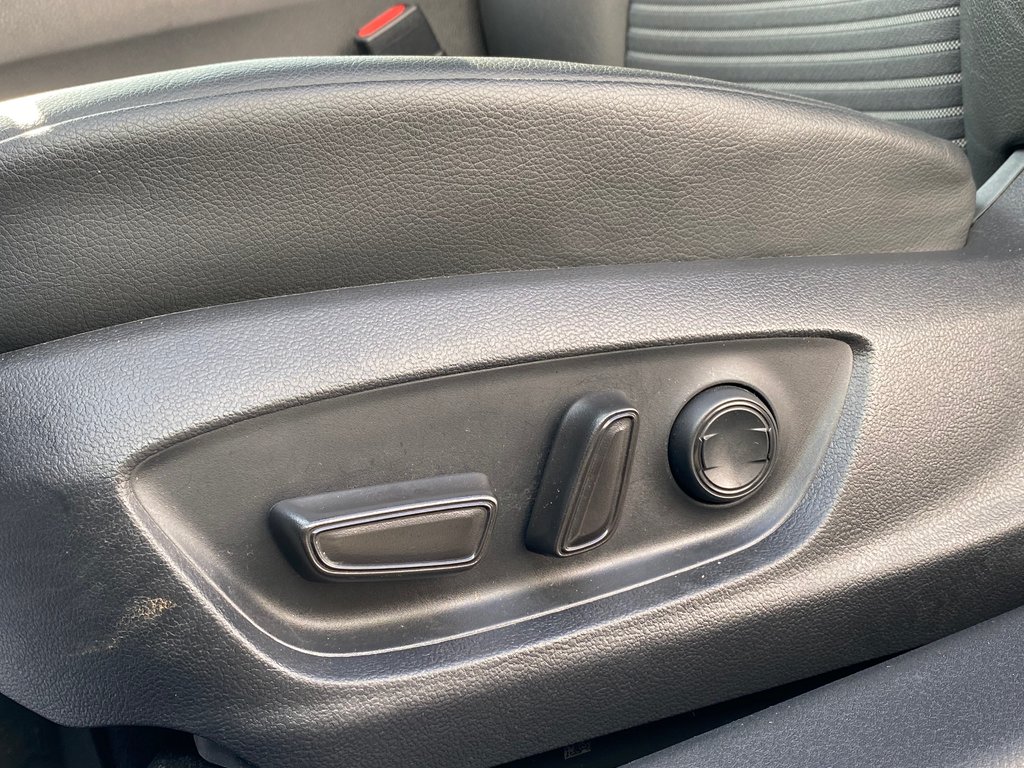 2019 Toyota Camry SE | Cam | USB | Cruise | Lane Assist in Saint John, New Brunswick - 12 - w1024h768px