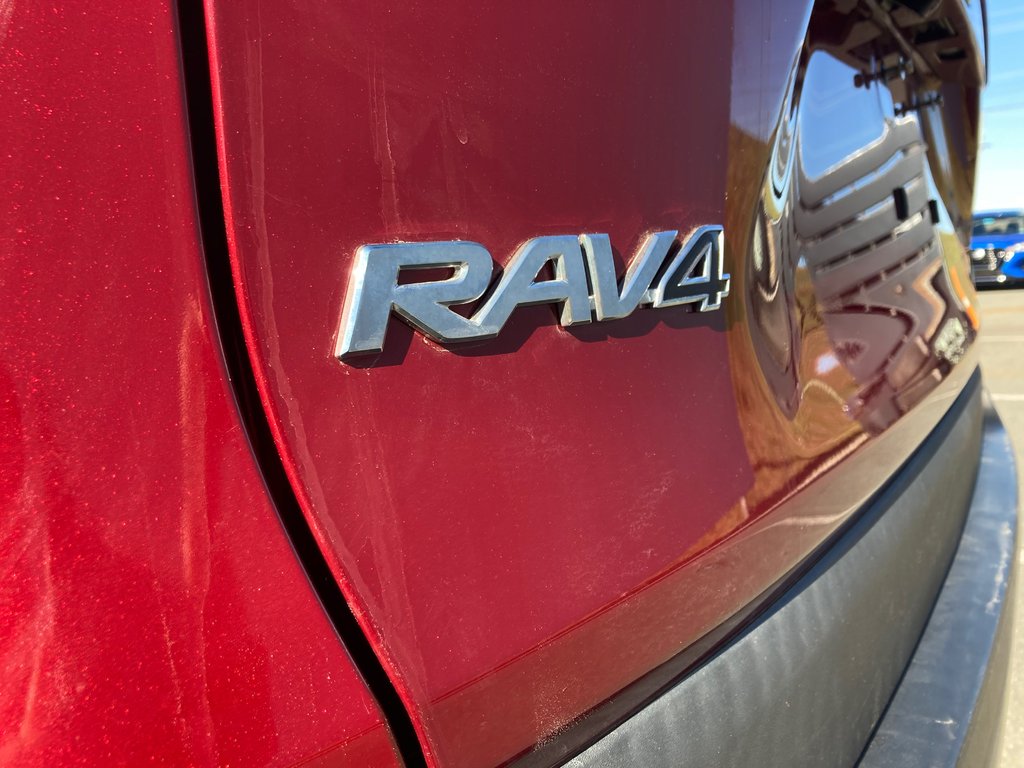 2020 Toyota RAV4 HYBRID LE | Cam | USB | Warranty to 2028 in Saint John, New Brunswick - 33 - w1024h768px