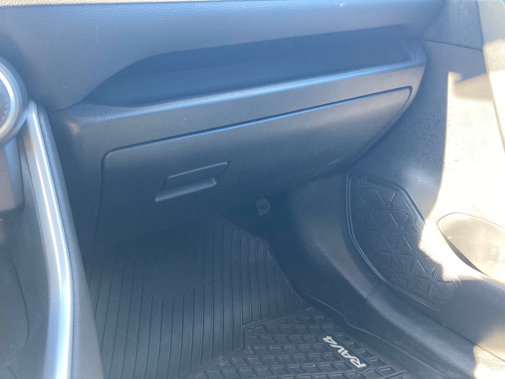 2020 Toyota RAV4 HYBRID LE | Cam | USB | Warranty to 2028 in Saint John, New Brunswick - 27 - w1024h768px