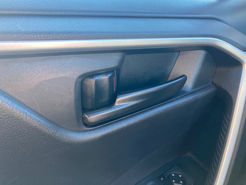 2020 Toyota RAV4 HYBRID LE | Cam | USB | Warranty to 2028 in Saint John, New Brunswick - 13 - w1024h768px