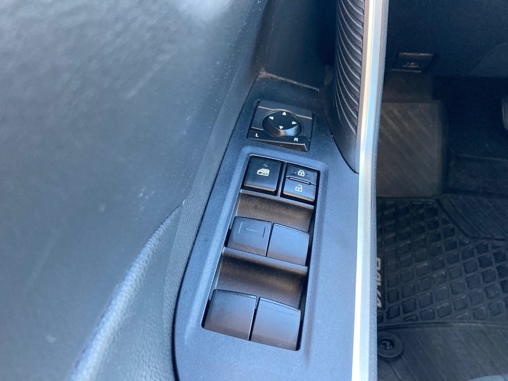 2020 Toyota RAV4 HYBRID LE | Cam | USB | Warranty to 2028 in Saint John, New Brunswick - 14 - w1024h768px