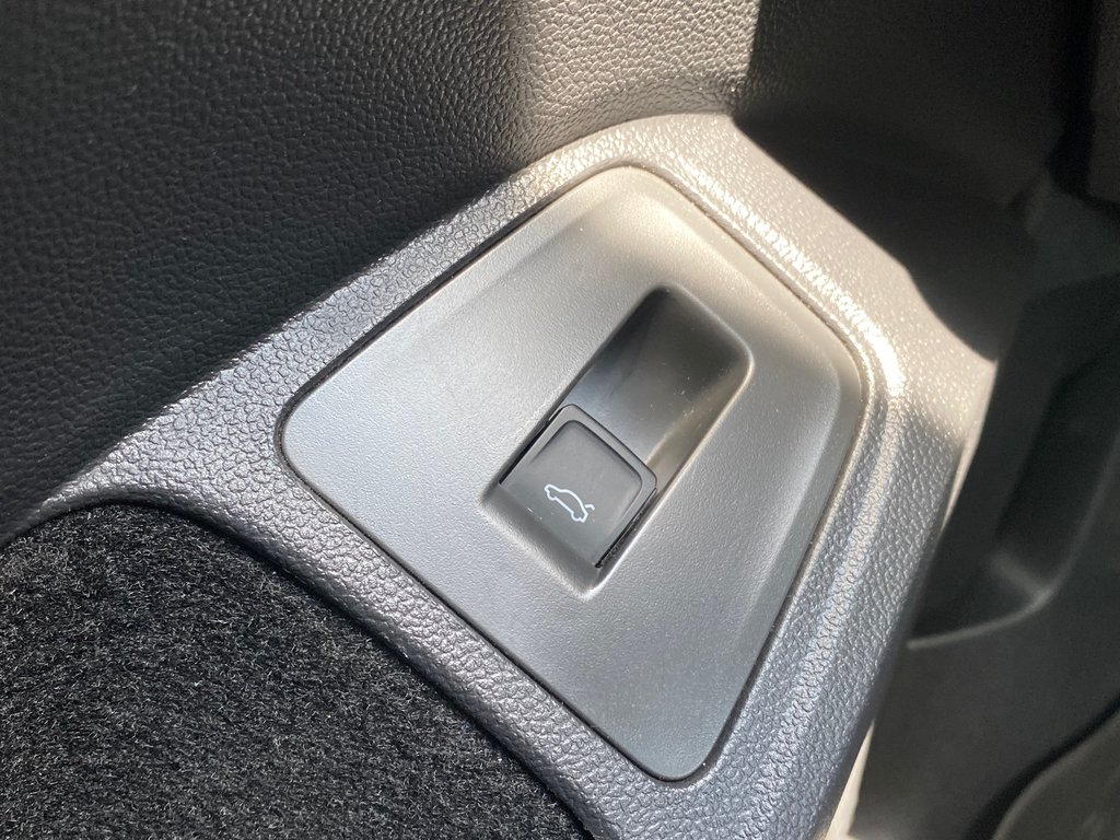 2021 Volkswagen Tiguan HIGHLINE | Leather | SunRoof | Cam | USB | Keyless in Saint John, New Brunswick - 13 - w1024h768px