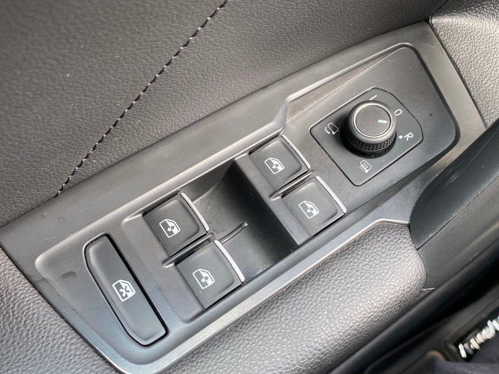 2021 Volkswagen Tiguan HIGHLINE | Leather | SunRoof | Cam | USB | Keyless in Saint John, New Brunswick - 12 - w1024h768px