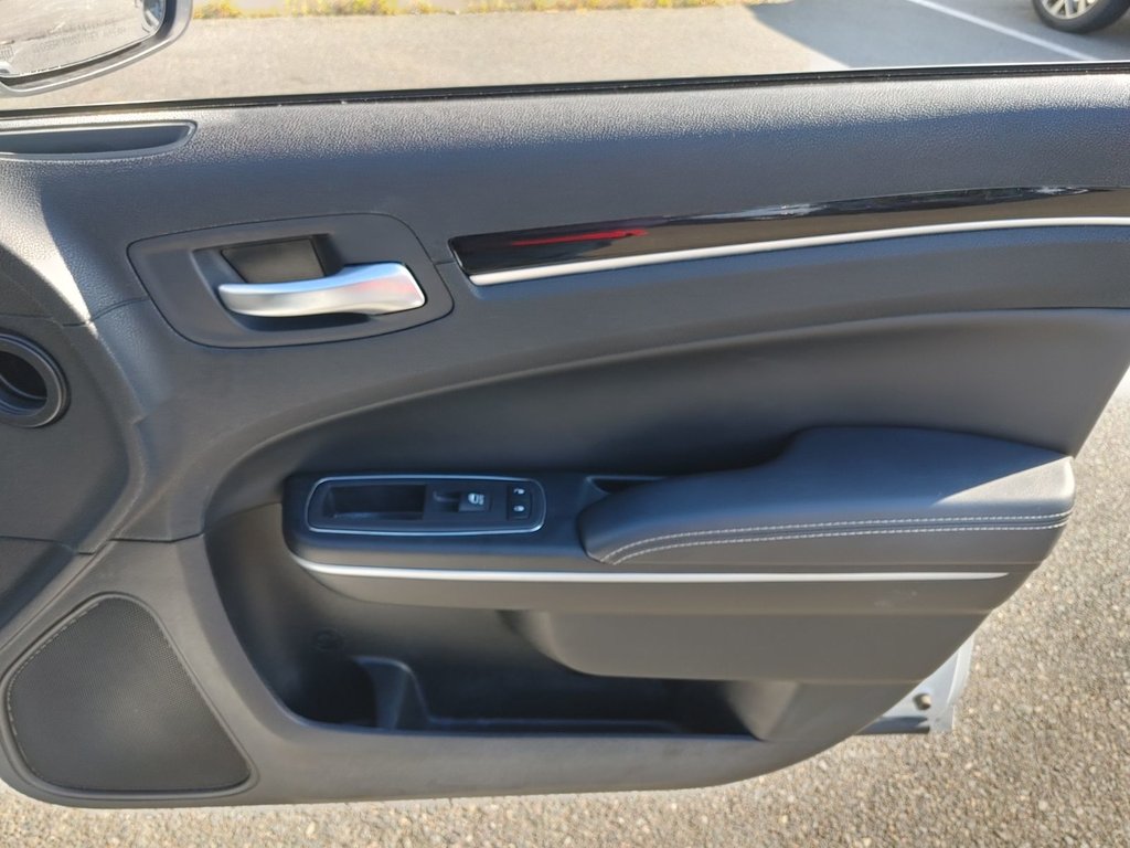2023 Chrysler 300 S | AWD | Leather | Sunroof | Warranty to 2028 in Saint John, New Brunswick - 38 - w1024h768px