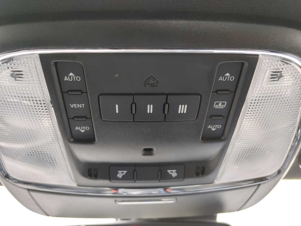 Chrysler 300 S | Leather | Roof | Cam | Warranty to 2028 2023 à Saint John, Nouveau-Brunswick - 55 - w1024h768px