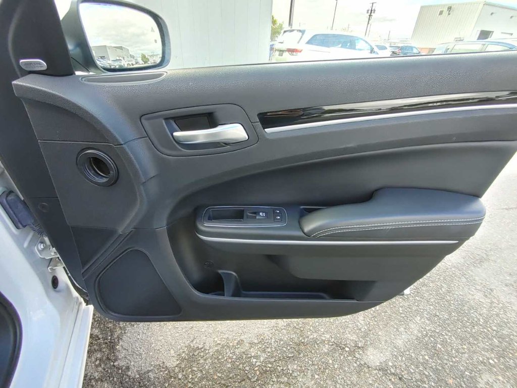 Chrysler 300 S | Leather | Roof | Cam | Warranty to 2028 2023 à Saint John, Nouveau-Brunswick - 38 - w1024h768px