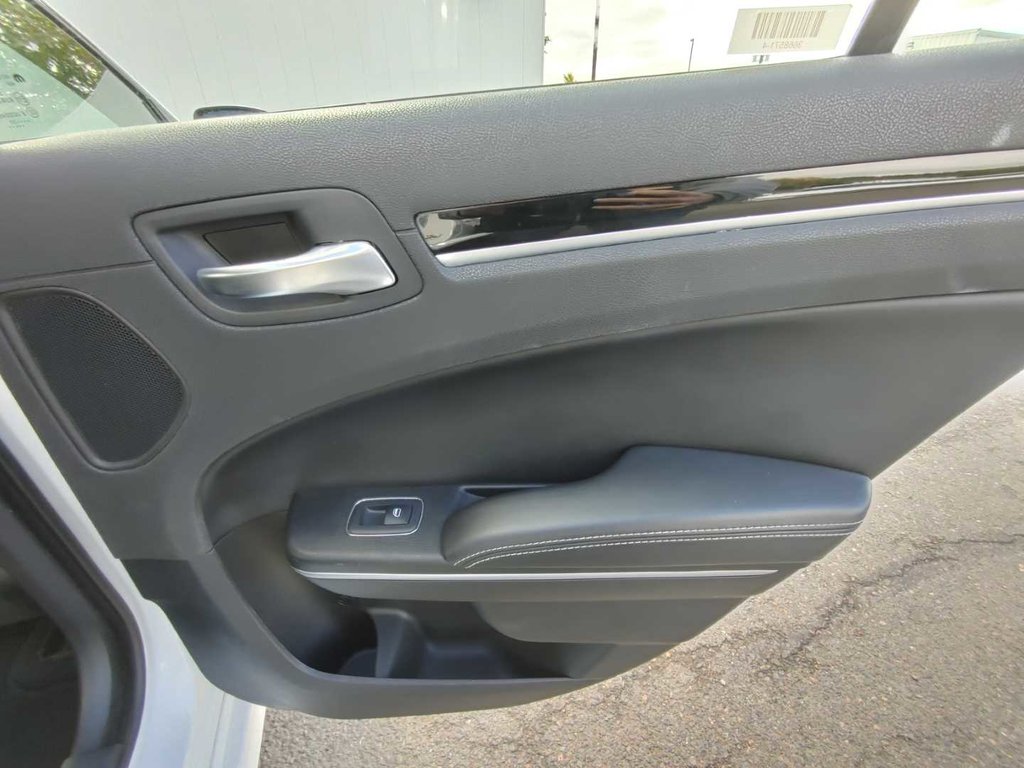 Chrysler 300 S | Leather | Roof | Cam | Warranty to 2028 2023 à Saint John, Nouveau-Brunswick - 35 - w1024h768px